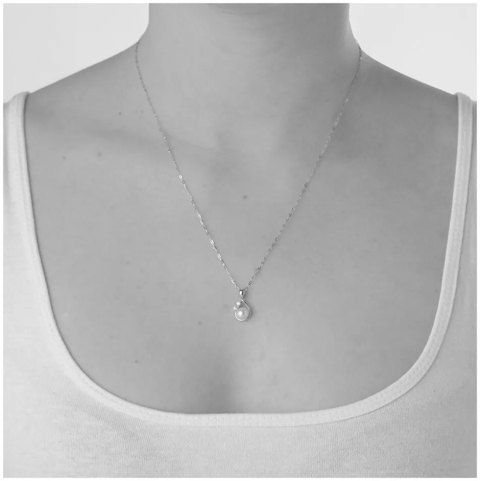 9ct Gold Pearl and Cubic Zirconia Pendant (Chain Included)