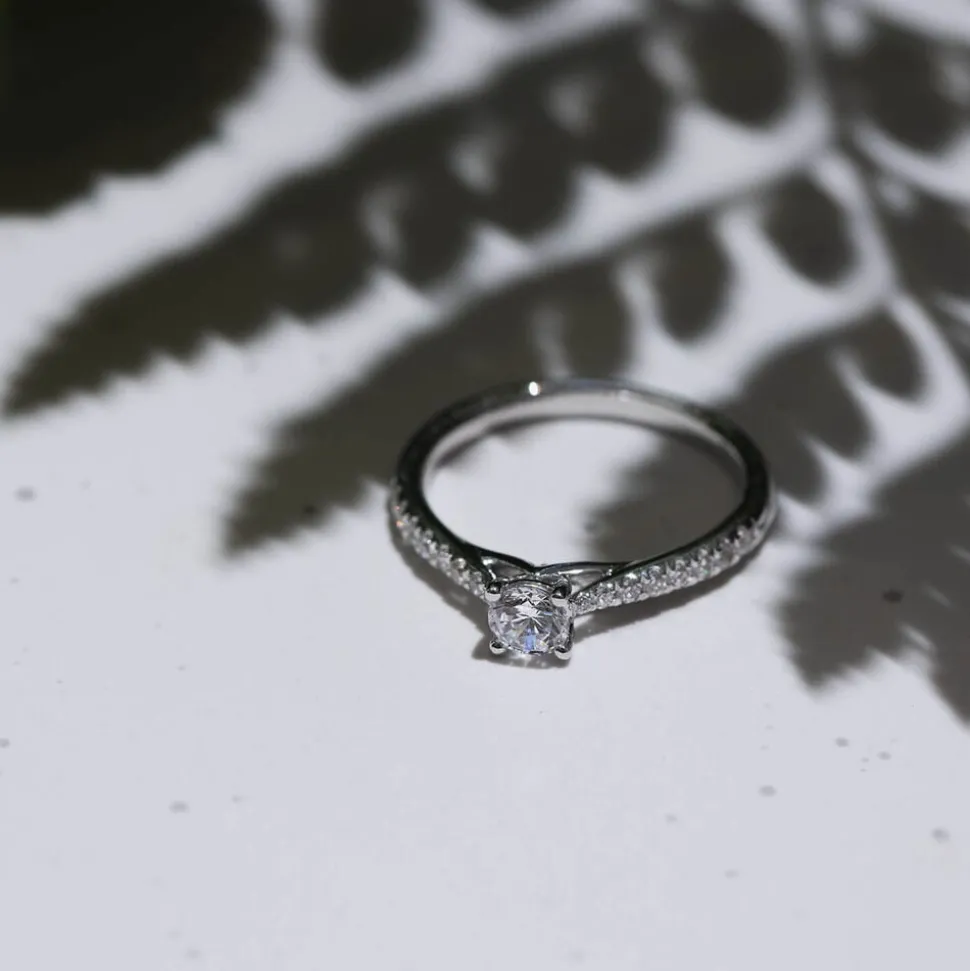 18ct White Gold 0.75ct Diamond Tulip Setting Shoulders Ring