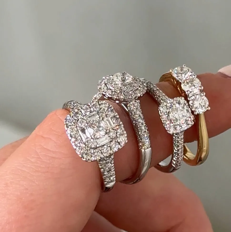 18ct White Gold 1ct Round & Baguette Diamond Square Cluster & Shoulders Ring