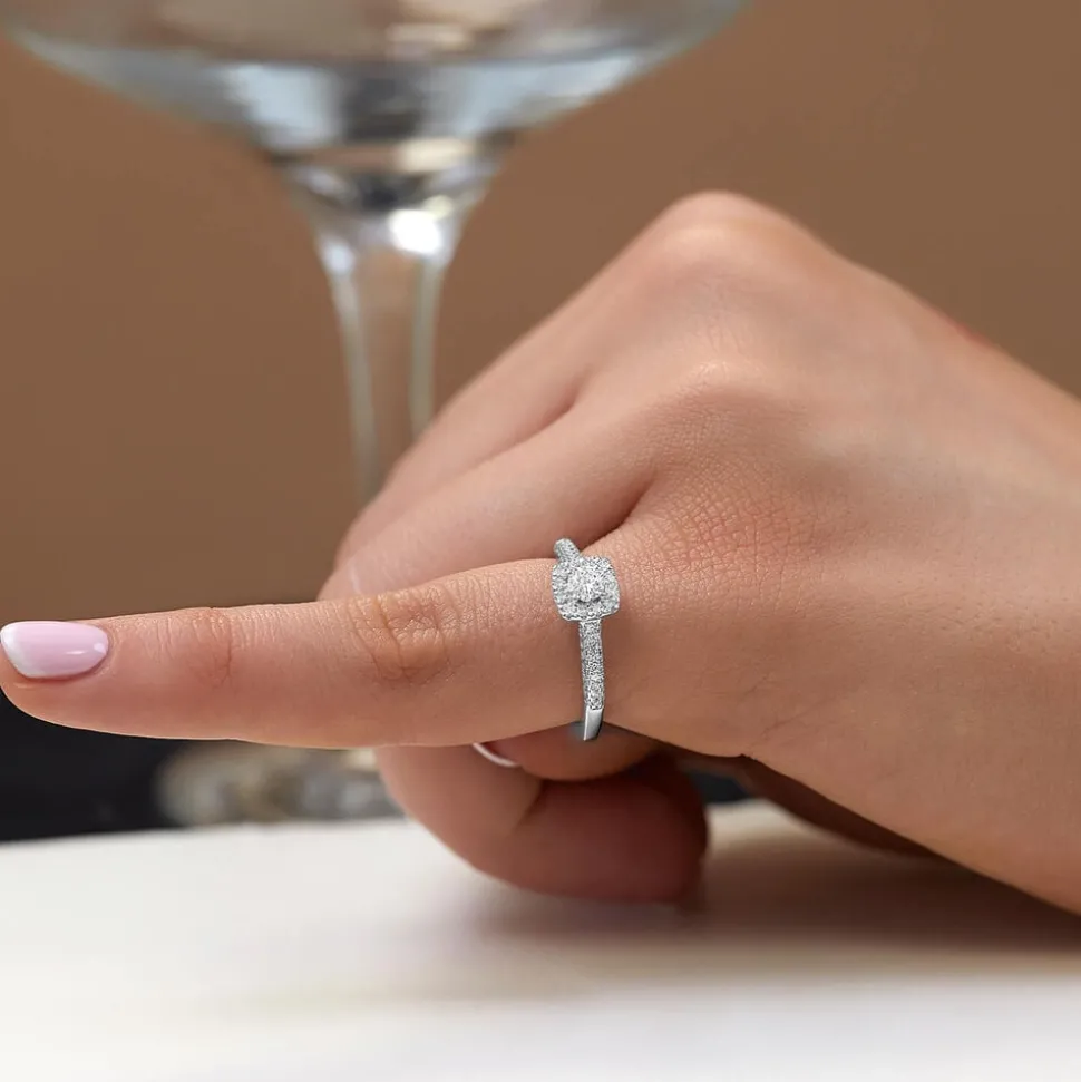 18ct White Gold 0.50ct Round Brilliant Centre Square Cluster & Shoulders Diamond Ring