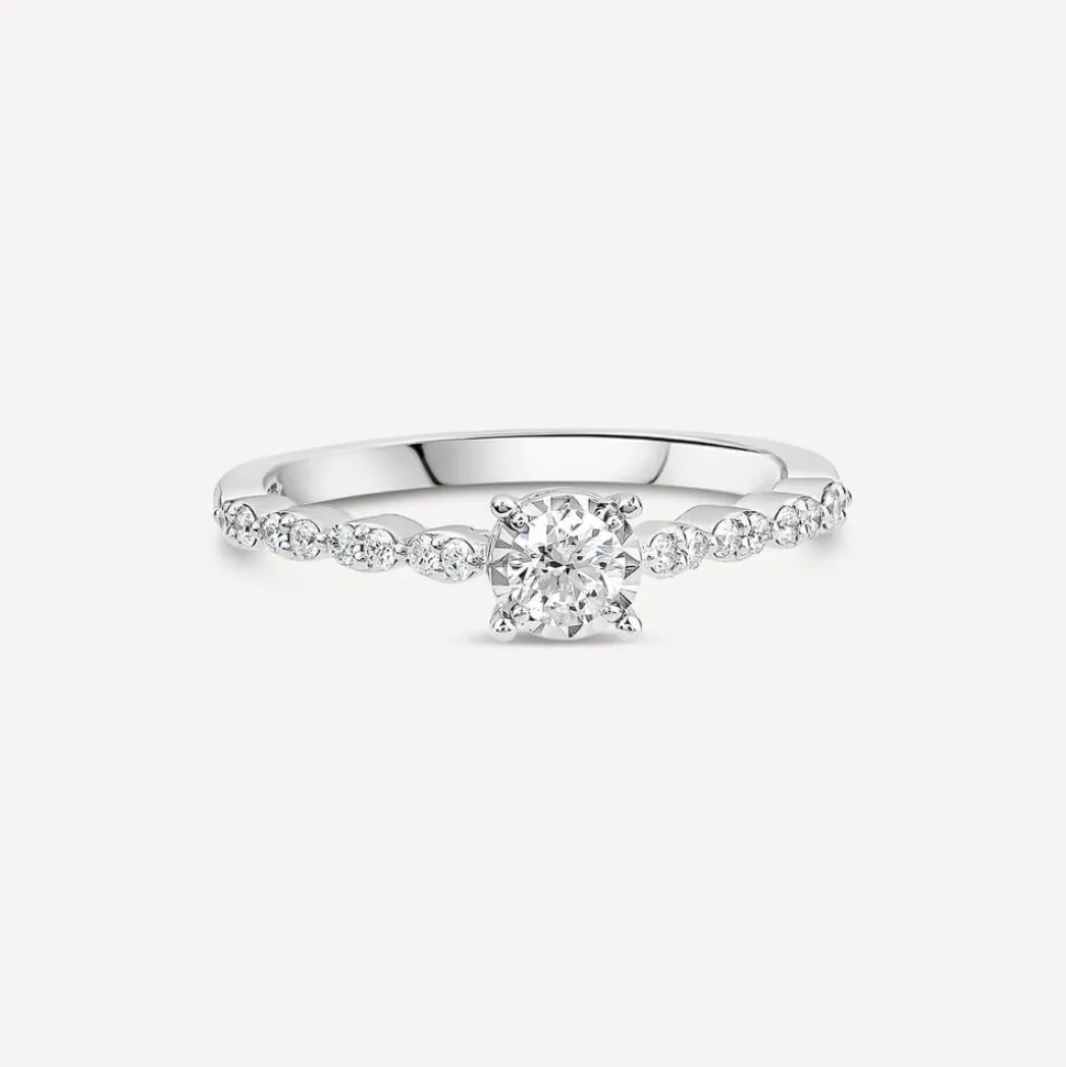 18ct White Gold Illusion Solitaire Vintage 0.37ct Diamond Shoulders Ring