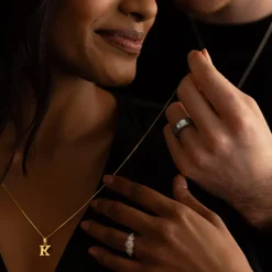 9ct Yellow Gold Plain Initial E Pendant (Chain Included)