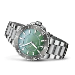 Oris Aquis Dat Watt Limited Edition II 43.5mm Green Dial Bracelet Watch