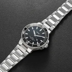 Oris Aquis Date 41.5mm Black Dial Stainless Steel Bracelet Watch