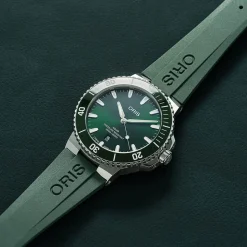 Oris Aquis Date 43.5mm Green Dial Rubber Strap Watch