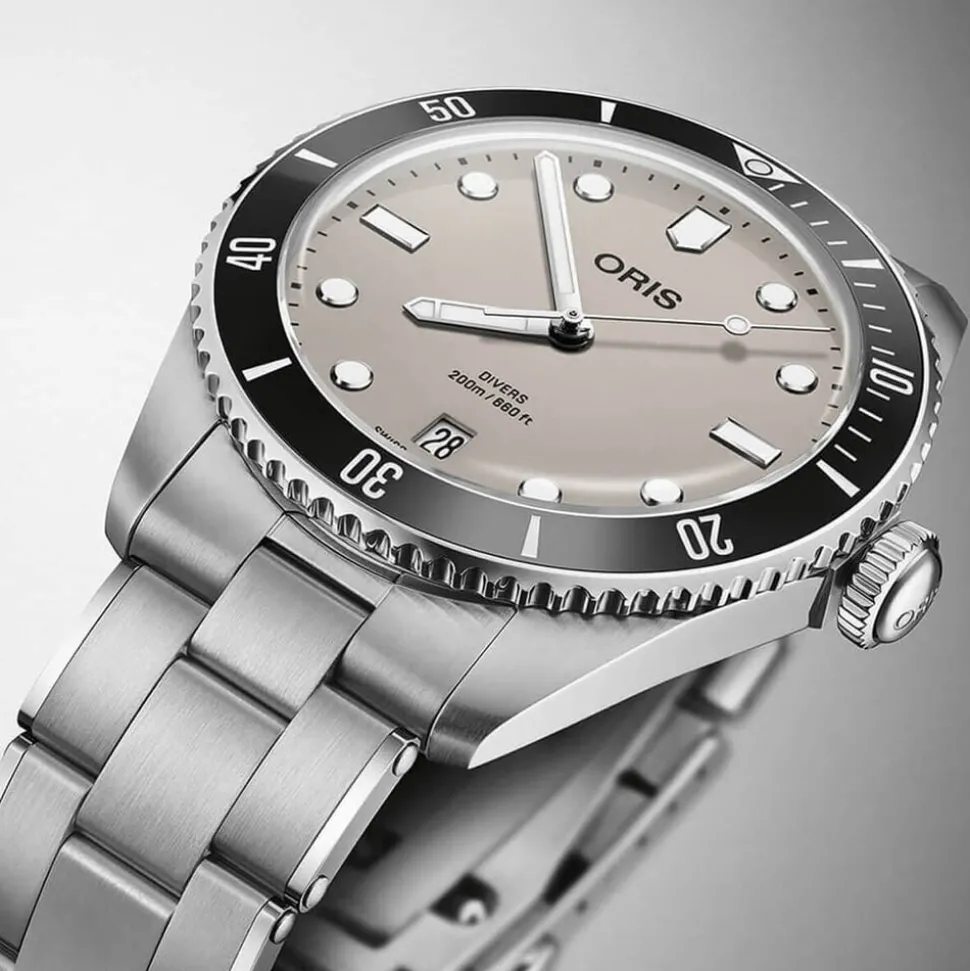 Oris Divers Date 39mm Beige Dial Stainless Steel Bracelet & Black Rubber Strap Watch
