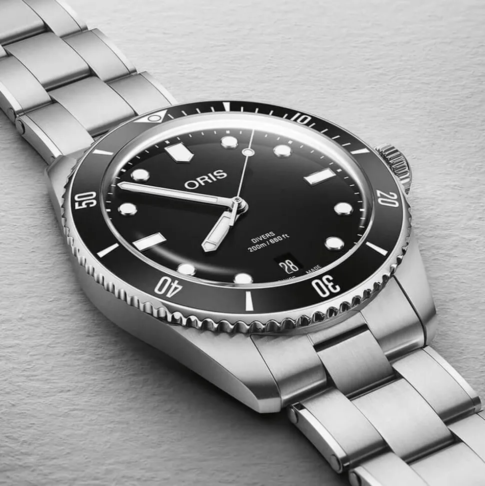 Oris Divers Date 39mm Black Dial Stainless Steel Bracelet & Black Rubber Strap Watch