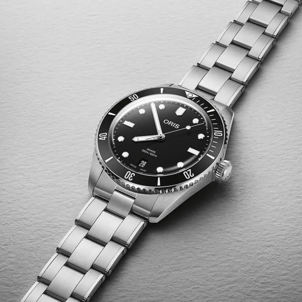 Oris Divers Date 39mm Black Dial Stainless Steel Bracelet & Black Rubber Strap Watch
