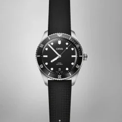 Oris Divers Date 39mm Black Dial Stainless Steel Bracelet & Black Rubber Strap Watch
