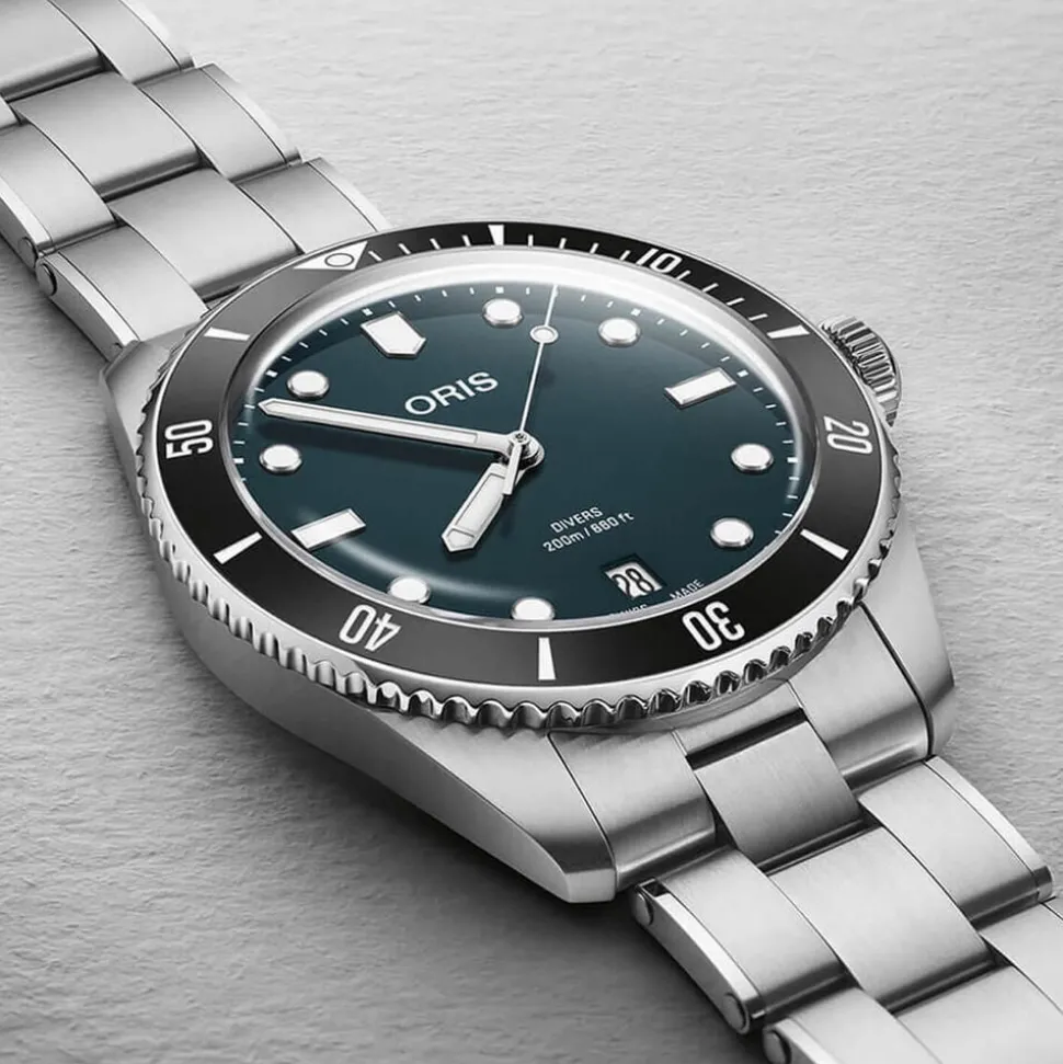 Oris Divers Date 39mm Blue Dial Stainless Steel Bracelet & Black Rubber Strap Watch