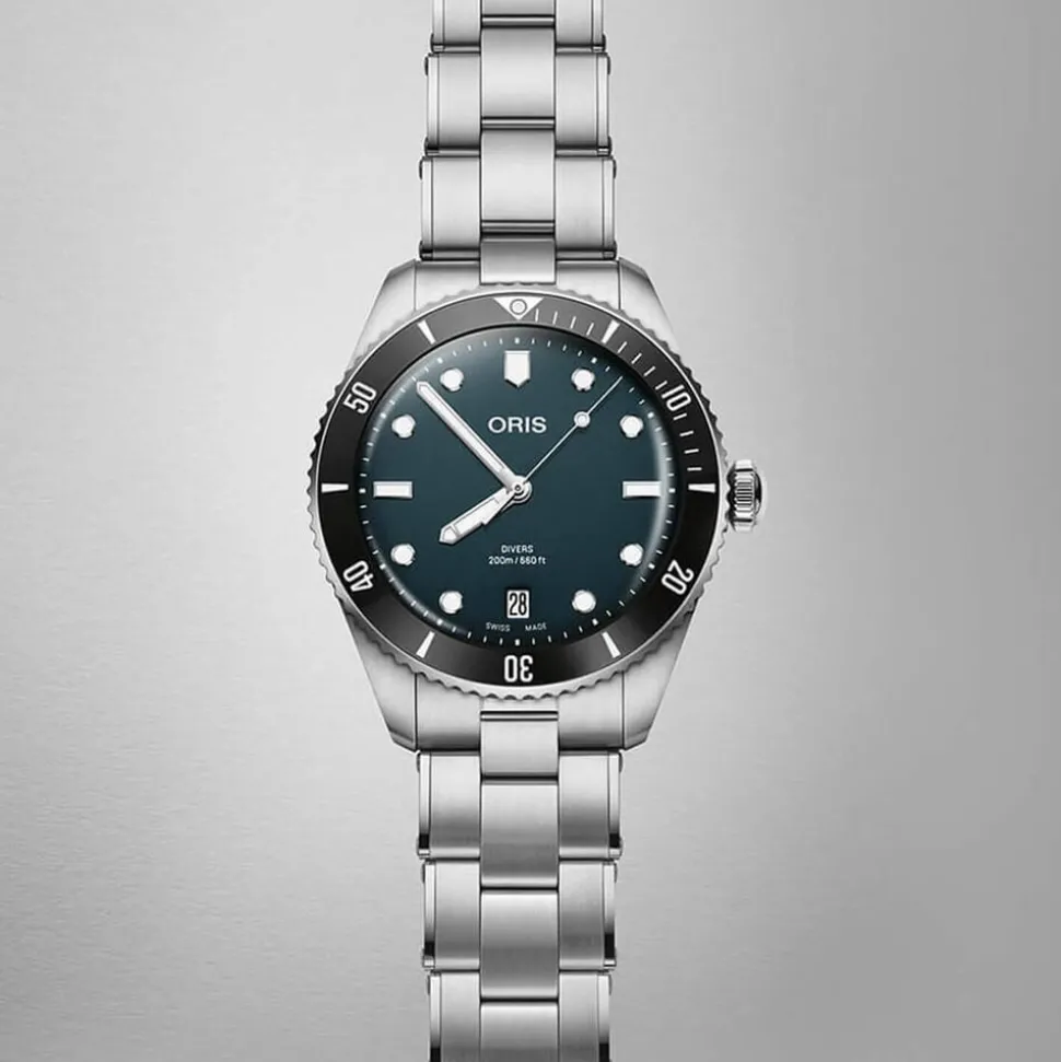 Oris Divers Date 39mm Blue Dial Stainless Steel Bracelet & Black Rubber Strap Watch