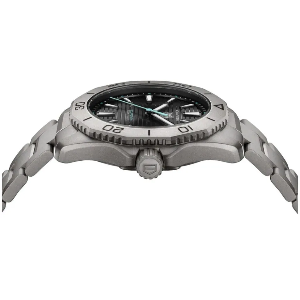 TAG Heuer Professional 200 Solargraph 40mm Black Dial Titanium Bracelet Watch